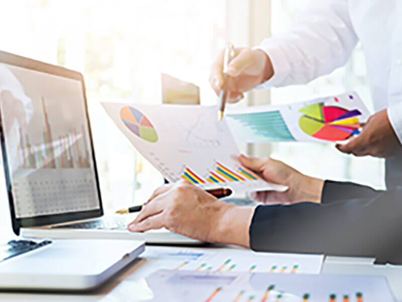 Regular communication with a personal manager for contextual advertising